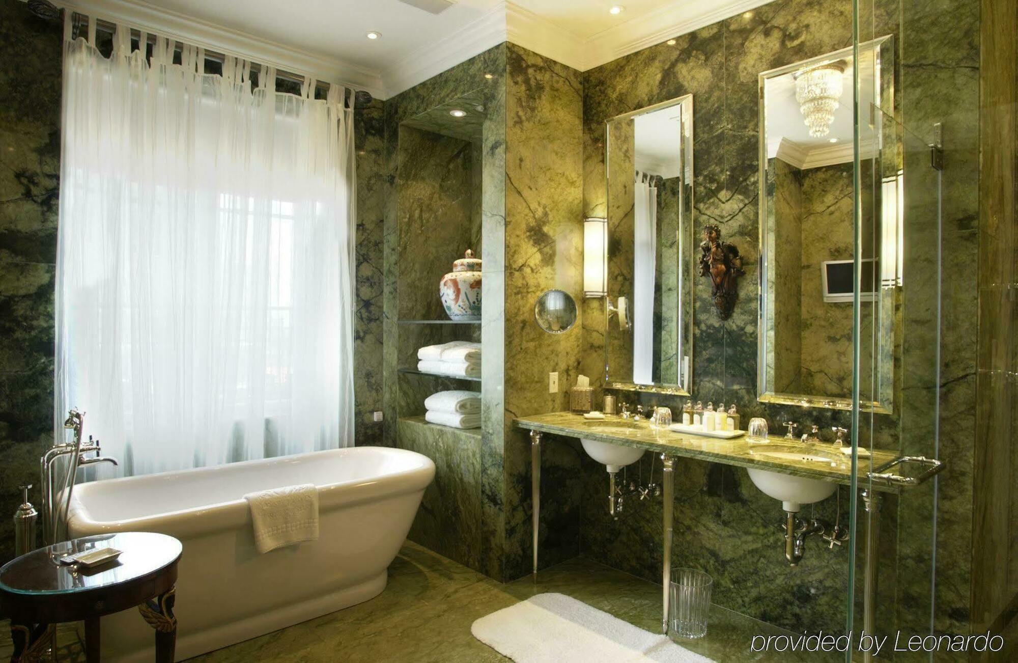 Hotel Le St. James Монреал Екстериор снимка